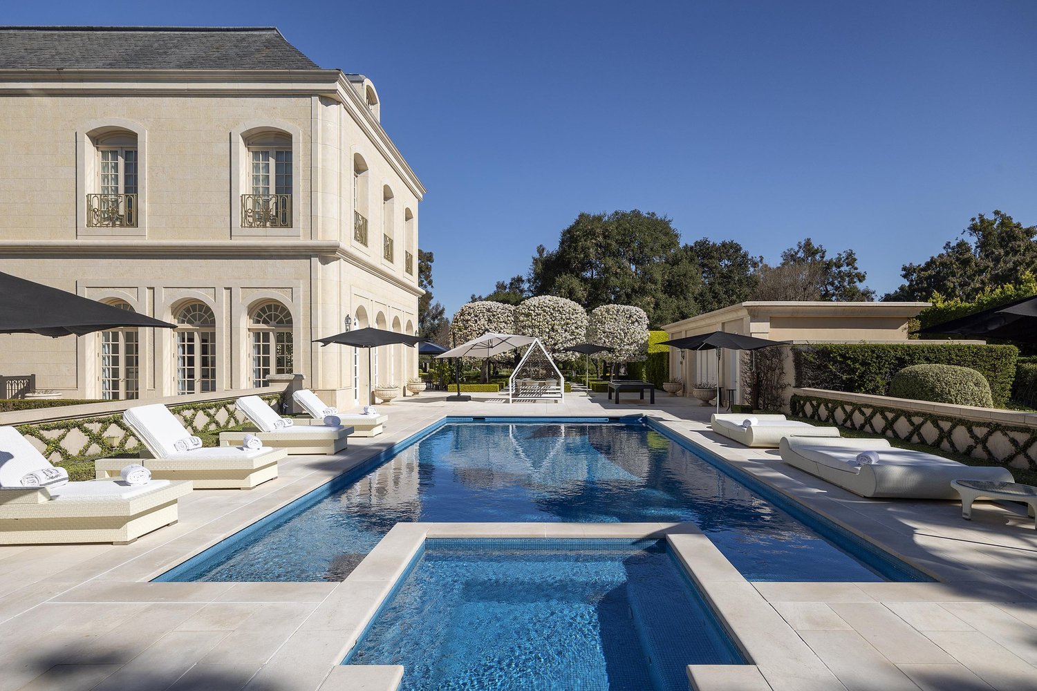 The Luxury Real Estate Market Has Changed: Owners Fearfully and Nervously Explore New Possibilities for Selling